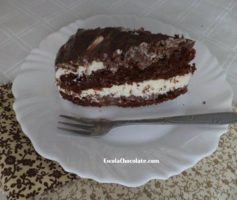 Bolo de chocolate com Leite Ninho e Brigadeiro