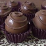 Bombom de brigadeiro com morango Como fazer bombom de chocolate